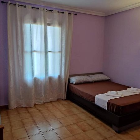 La Habitacion Del Piso Room In The Apartment Аликанте Екстериор снимка